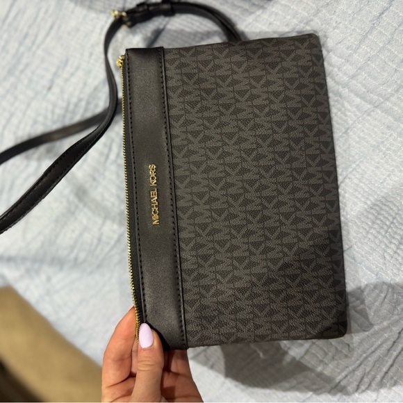 Michael Kors Black Tote with Matching Black Wallet and crossbody bag - Picture 3 of 8